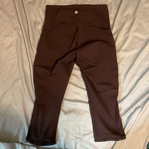 Lulu lemon cropped at knee leggings